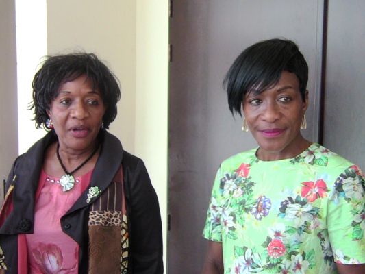 De gauche à droite à Dr Marie-Jeanne Peti et sa sœur Marie-Louise