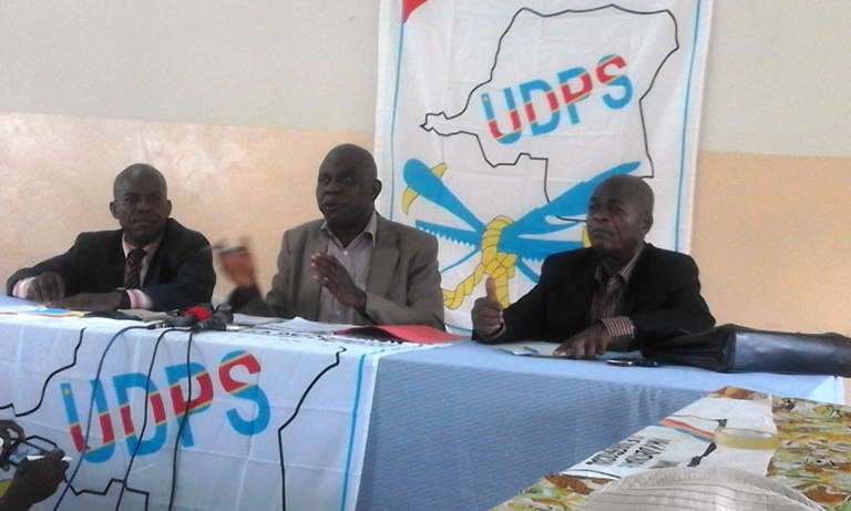 Au centre, Corneille Mulumba entouré de ses pairs du Regroupement des Pionniers 