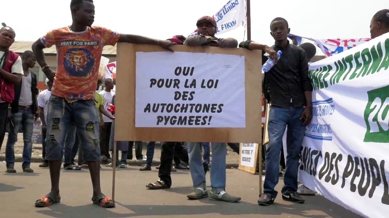 Des peuples autochtones pygmées de la RDC revendiquant leurs droits Des peuples autochtones pygmées de la RDC revendiquant leurs droits