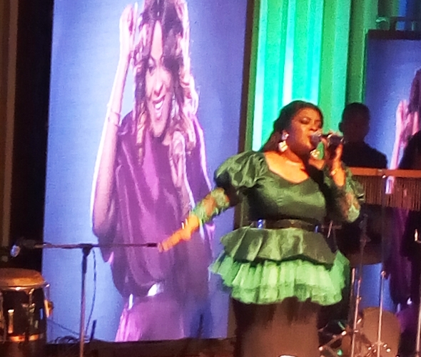  Mama Lydia au concert de la sortie officielle de 100% Grâce