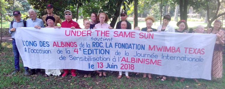 Quelques membres de la FMT devant l'une de banderoles arborées à l'occasion de la fête du 13 juin/Photo Adiac
