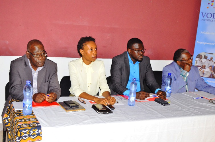 Le jury suivant attentivement les exposés des candidats