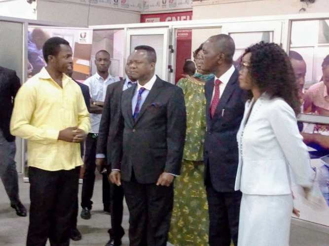 Les officiels en visite guidée du FabLab Lisungi du CNF inauguré le 8 juin