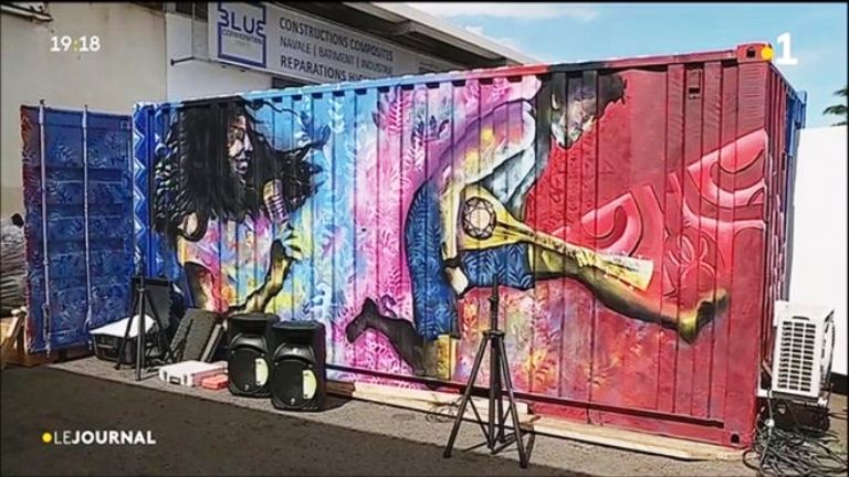 Le studio Zik Truck en route pour la Polynésie