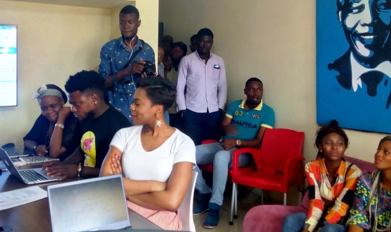 Amanda Malelalors de sa prise de contact avec Amen Worship 