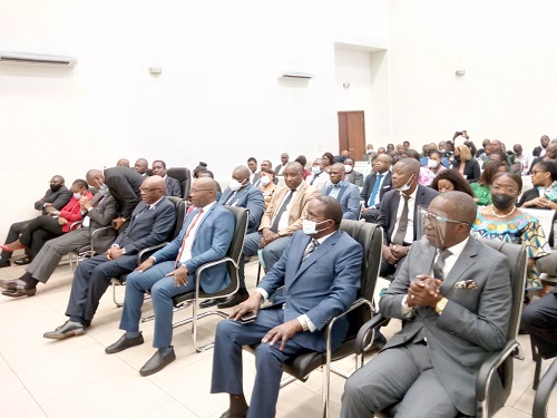 Vue de l’assemblée réunie à l’occasion de la prestation de serment (Adiac)