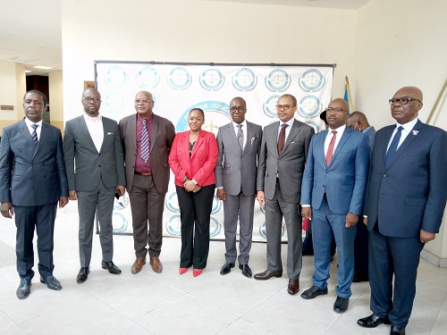 Photo de famille du Collège des conseillers au complet avec le Conseiller Principal du président aux PTNTIC, Freddy Lukaso (Adiac)
