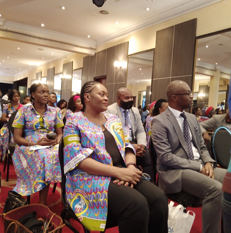 Une vue partielle des participantes avec Lydie Omanga au premier plan (Adiac)