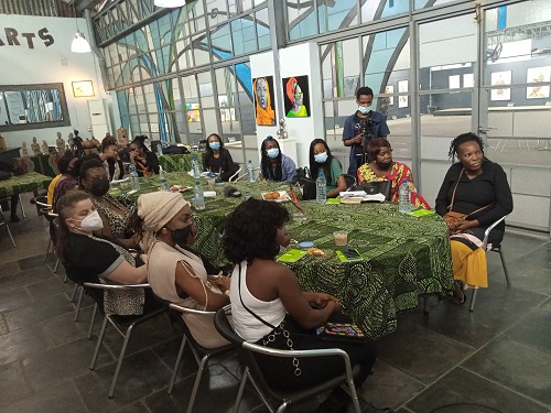 Une vue générale des participantes au Learning Feminism (Adiac)