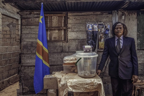 La Grand Prêtre Mère vendeuse d’extensions (mèches), épouse de professeur (DR)