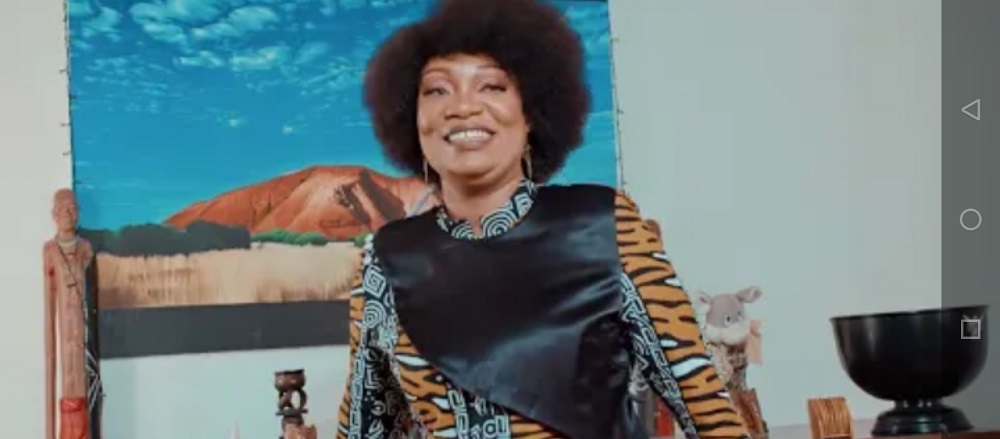 BellaBenicia dans un extrait de son single Bolingo (DR)