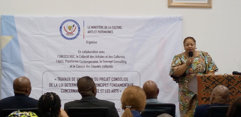 La ministre Catherine Kathungu procédant au lancement des travaux (Adiac)