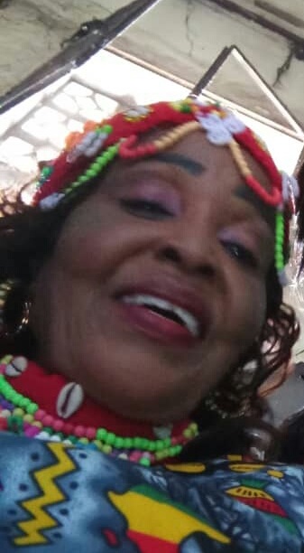 Marie-Jeanne Ndjoku, la septantaine révolue, en tenue de spectacle de danse traditionnelle (DR)