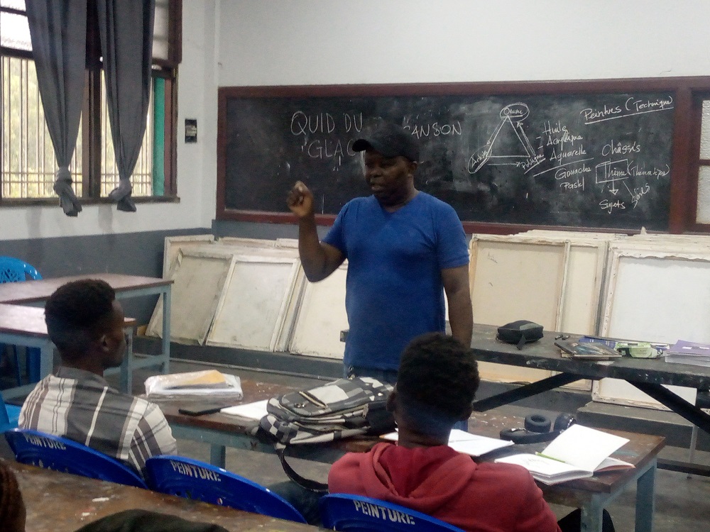 2 : Thembo Kash animant la master class sur la bande dessinée/ Adiac