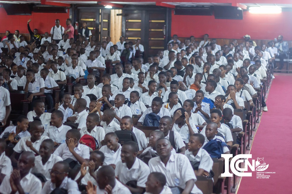 2 : Une vue des élèves du Collège Boboto suivant Dispute interminable/ DR