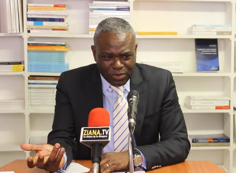 Anatole Collinet Makosso lors de la présentation officielle du livre "Le génocide en droit à l'épreuve du génocide de l'émotion" à Paris dans les locaux de l'Harmattan