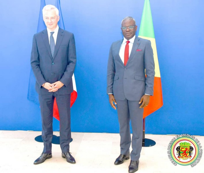 Anatole Collinet Makosso et Bruno Le Maire, à l'issue de l'entretien à Paris Bercy le 24 août 2021