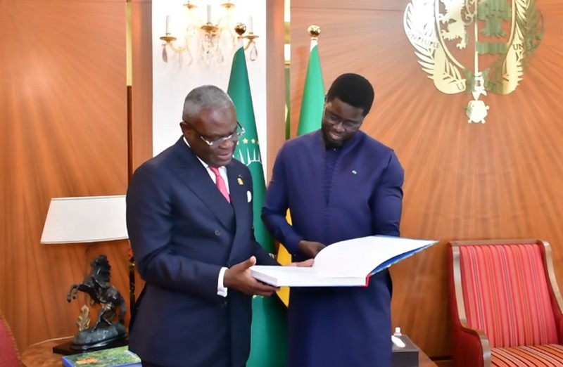 Anatole Collinet Makosso reçu par le président sénégalais Bassirou Diomaye Faye