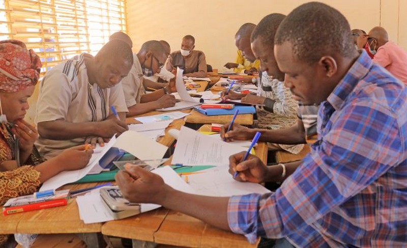  Photo de groupe d’une séance de travail des communautés d’apprentissage professionnelles APPRENDRE