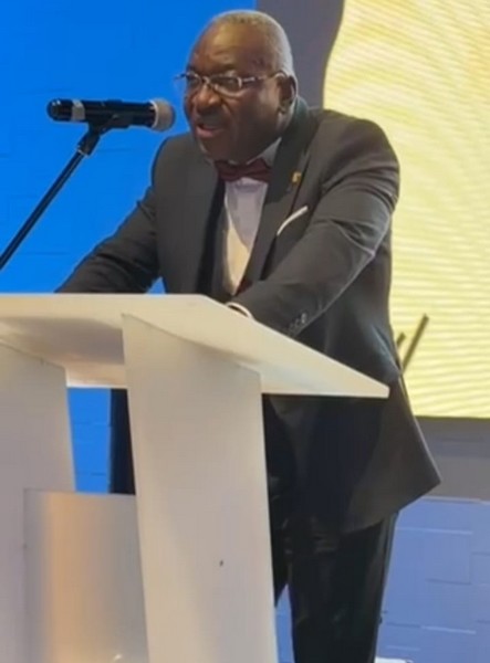 Armand Rémy Balloud-Tabawe à la 3e édition du Gala de charité au profit des enfants autistes à Port-Marly, France Armand Rémy Balloud-Tabawe à la 3e édition du Gala de charité au profit des enfants autistes à Port-Marly, France