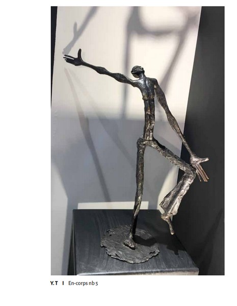 Exposition 2021 à Paris une des œuvres en bronze à la Galerie Africaine, sur le parcours de la galerie nomade créée par Aude Minart 
