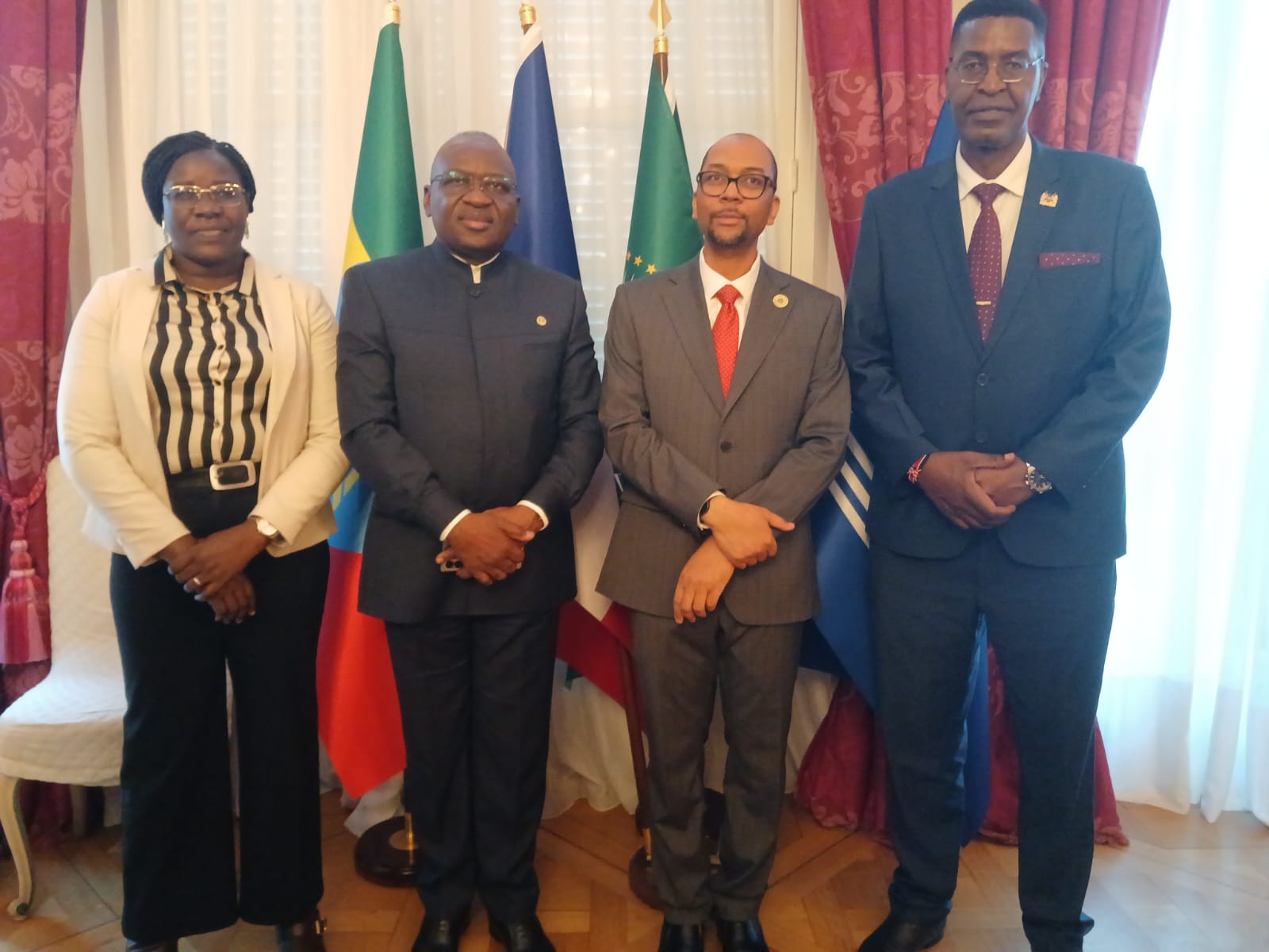 Photo à l'issue de la cérémonie d’adieu en l’honneur de son Excellence Ali Jabir wadini, ambassadeur extraordinaire, plénipotentiaire et délégué permanent auprès de l’Unesco