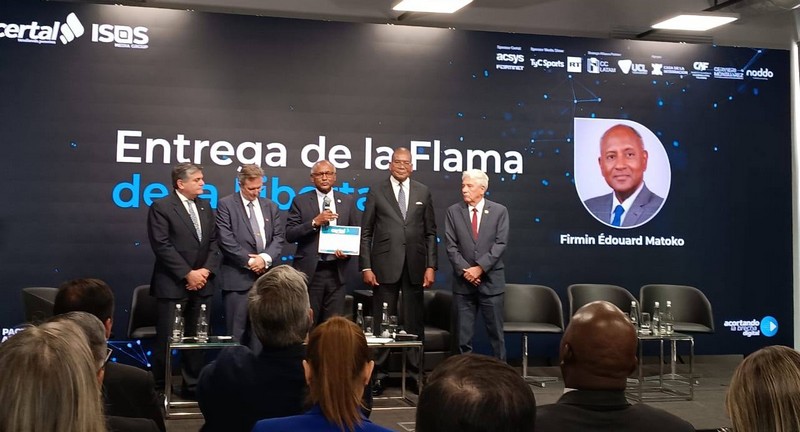 Cérémonie de la remise de la plus haute distinction Certal à Firmin Édouard Matoko