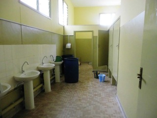 Les sanitaires du bâtiment de cinq étages