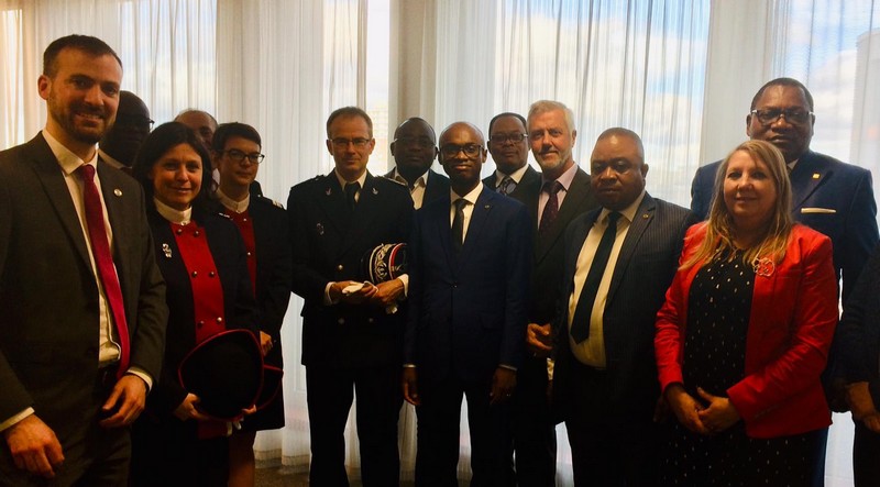 Photo de groupe à l'issue de la signature de l'Accord-cadre entre les douanes congolaises et françaises le 28 janvier 2020 à Montreuil en France