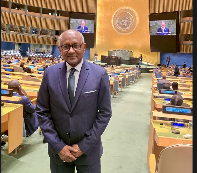 Firmin Edouard Matoko dans l'enceinte de la salle de l'ONU