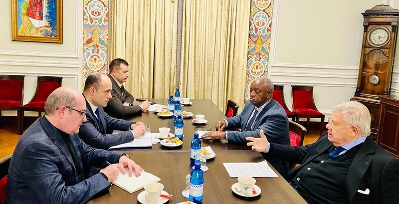 Les délégués de la Fondation Brazzaville en réunion avec des représentants de haut niveau du ministère des Affaires étrangères ukrainien