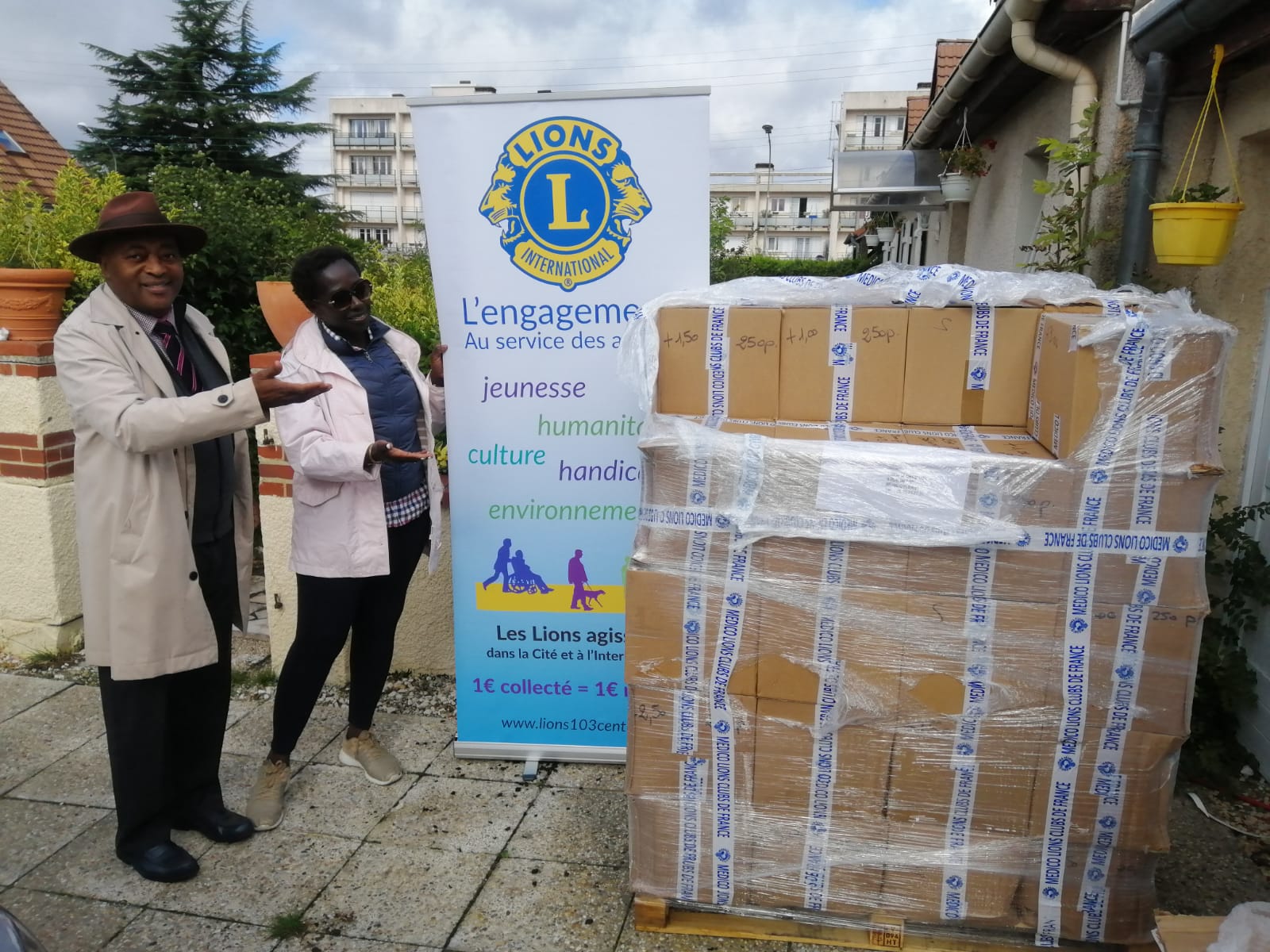  Lions Club, District 103 Centre, colis en partance de l'Afrique