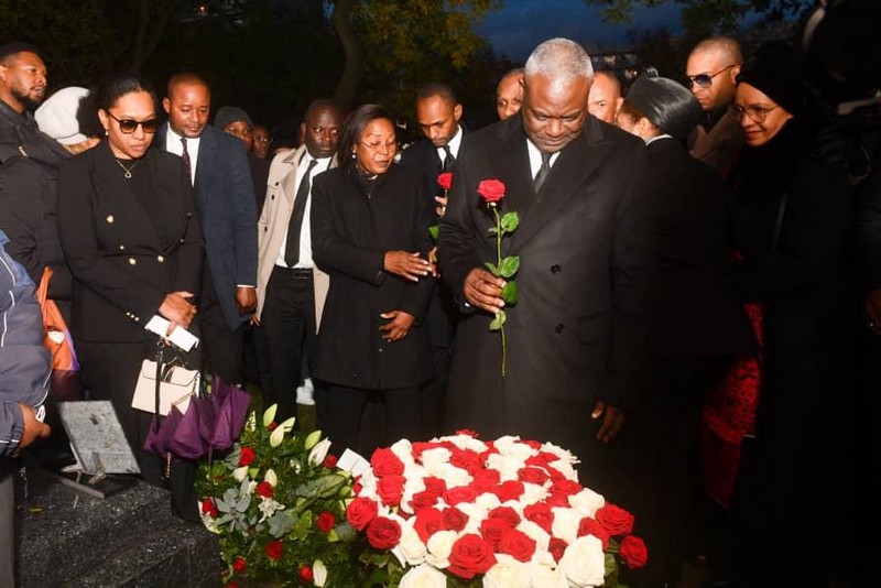 Henri Lopes - Cérémonie d'inhumation au cimetière de Montparnasse à Paris, mardi 14 novembre 2023