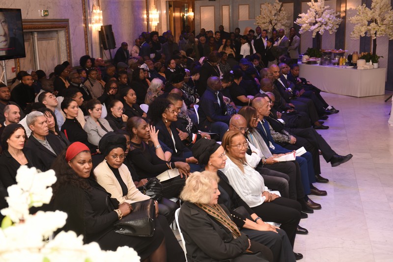 Henri Lopes -vue partielle de l'assistance lors de la dernière veillée Salons Hoche à Paris, samedi 11 novembre 2023 Henri Lopes -vue partielle de l'assistance lors de la dernière veillée Salons Hoche à Paris, samedi 11 novembre 2023