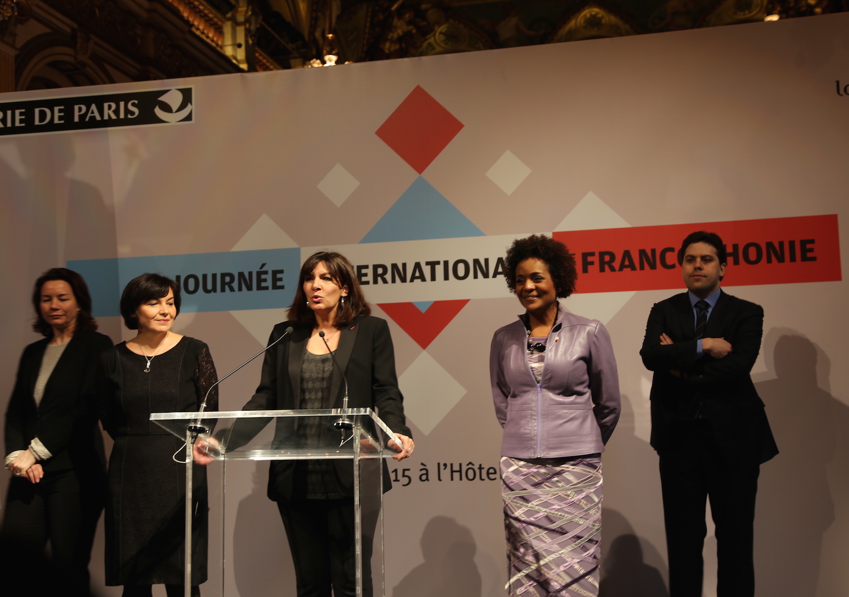 Annick Girardin, Secrétaire d’Etat française en charge du Développement et de la Francophonie (à gauche),Anne Hidalgo, Maire de Paris et Présidente de l’Association Internationale des Maires Francophones (au centre) et Michaëlle Jean, Secrétaire générale de l’Organisation internationale de la Francophonie (à droite) ©ADIAC