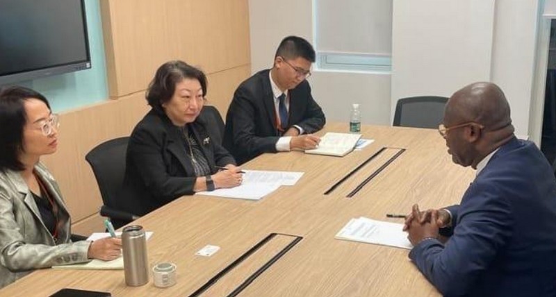 L'ambassadeur Nestor Itoua - Séance de travail en marge des Assises de Hong Kong, octobre 2025 L'ambassadeur Nestor Itoua - Séance de travail en marge des Assises de Hong Kong, octobre 2025