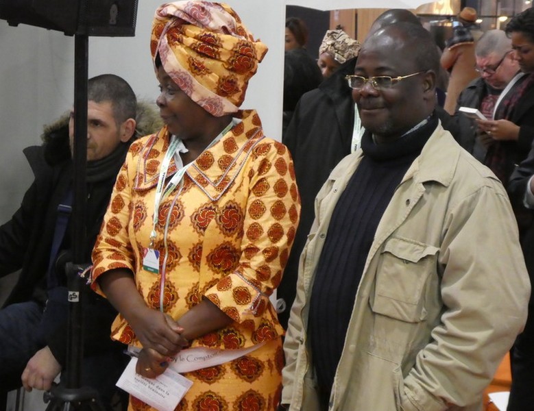 Honorine Ngou et Venance Konan lors de la cérémonie de la remise du Prix littéraire 2018 du collectif de journalistes d’Afrique francophone Honorine Ngou et Venance Konan lors de la cérémonie de la remise du Prix littéraire 2018 du collectif de journalistes d’Afrique francophone