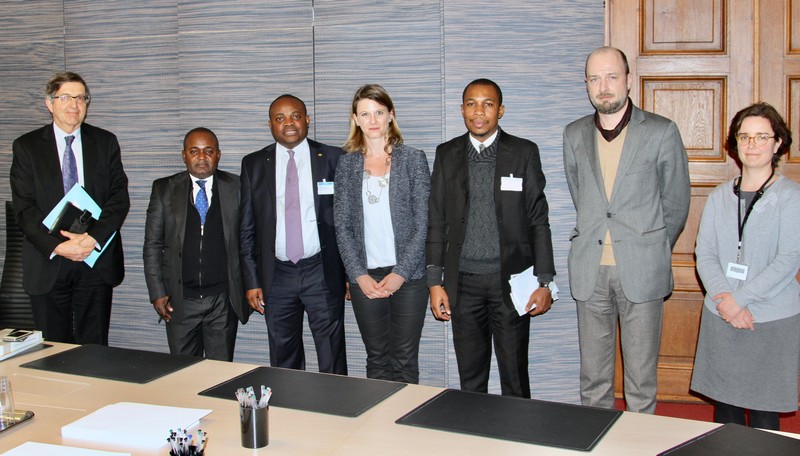 Léonidas Mottom Mamoni, questeur à l'Assemblée nationale congolaise reçu par son homologue français Laurianne Rossi au Palais Bourbon à Paris