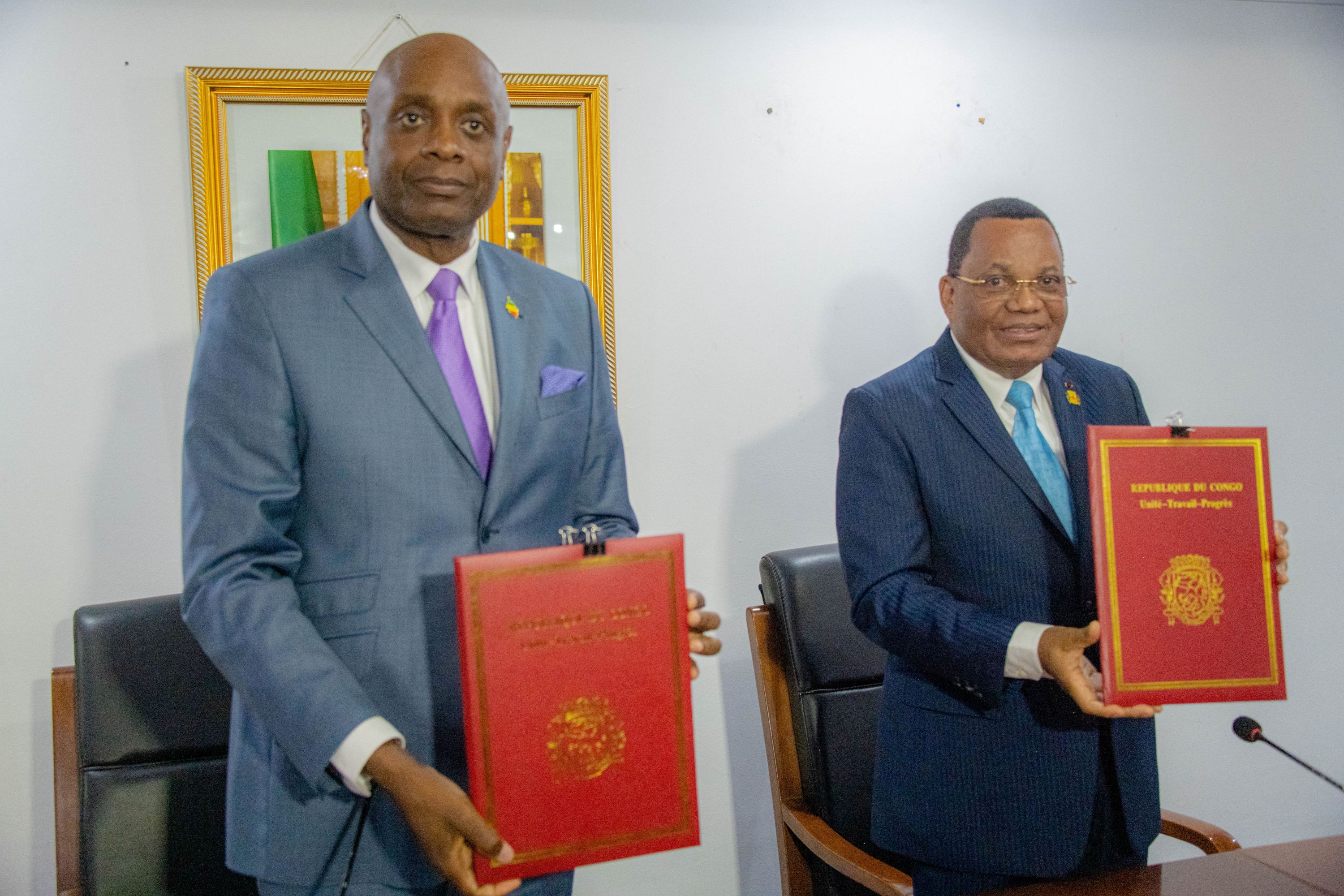 Les ministres Jean-Claude Gakosso etConstant-Serge Bounda à l'issue de la passation de service, Brazzaville, le 26 avril 2026