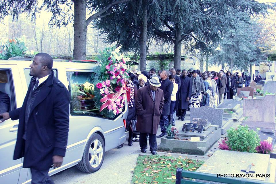 Cortège funèbre de Marie-Josée Mathey en sa dernière demeure au Cimetière municipal de Puteaux Cortège funèbre de Marie-Josée Mathey en sa dernière demeure au Cimetière municipal de Puteaux
