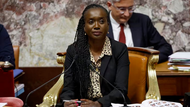 Nadège Abomangoli préside sa première séance publique dans l'hémicycle le 21 octobre 2024