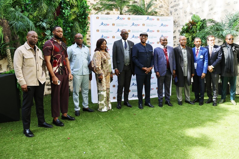 Photo de famille à l'issue de la séance de travail ACPE-UNOC, Paris le 12 avril 2024