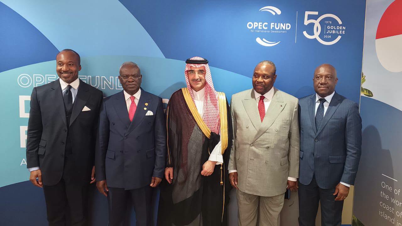 Photo de famille de la délégation congolaise à l'issue de l'une des séances de travail à Vienne en marge du Forum du Fonds de l'OPEP juin 2026