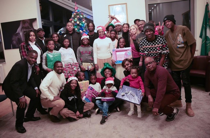 Photo de famille lors de l'arbre de Noël à l'ambassade du Congo en Allemagne, Berlin 29 décembre 2023