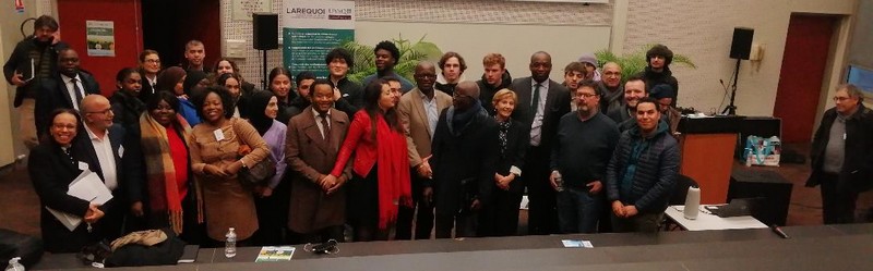 Photo de groupe entre intervenants et étudiants à l'IUT-Mantes, 25e anniversaire de Larequoi, vendredi 3 février 2023