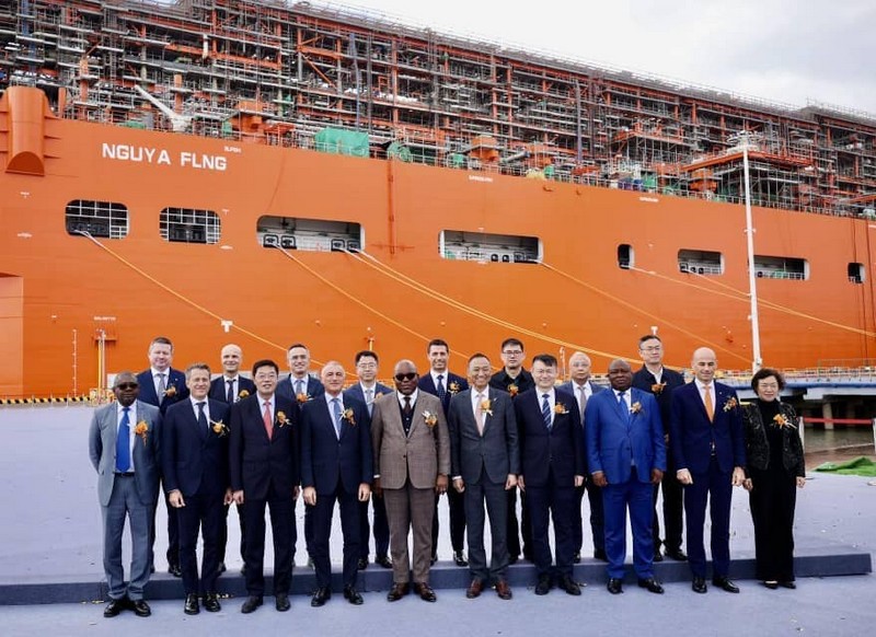 Photo de groupe lors du lancement du navire Nguya en Chine