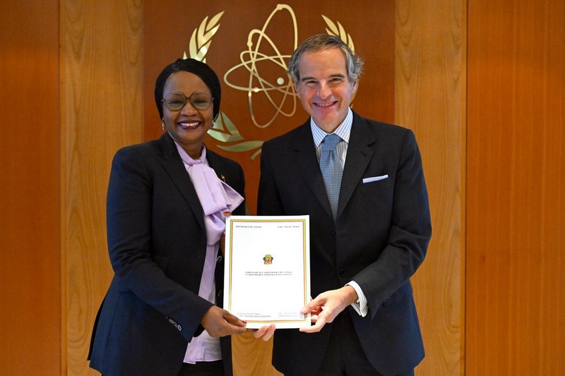  Présentation de l'accréditation de l'ambassadeur Édith Itoua au Directeur Général de l'AIEA , Rafael Mariano Grossi