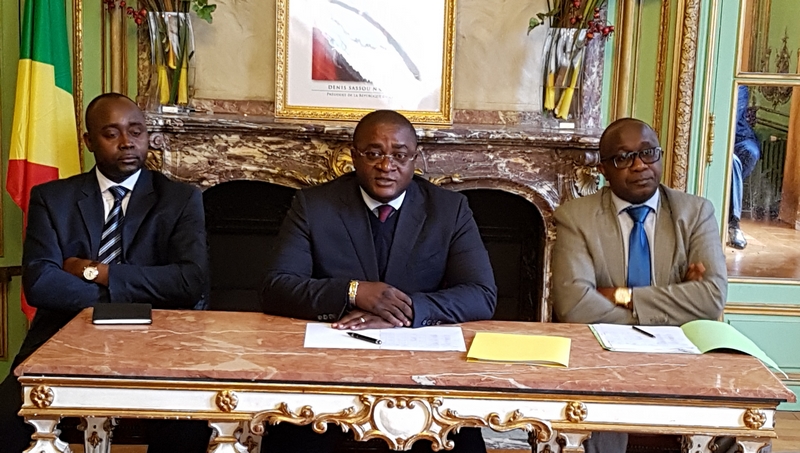Aimé Ange Wilfrid Bininga à la séance d'identification des agents de l'Etat à l'ambassade du Congo en France