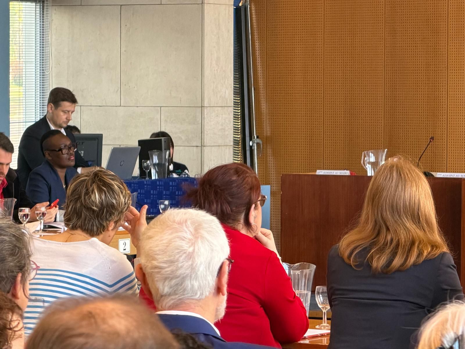 Letycia Ossibi lors d'une séance du Conseil Conseil municipal de Sotteville-lès-Rouen 