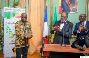Séquence de distinction de Roga Roga à l'ambassade de la république du Congo à Paris Séquence de distinction de Roga Roga à l'ambassade de la république du Congo à Paris